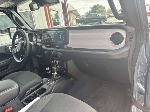 Certified 2025 Jeep Wrangler Unlimited Sport image 12