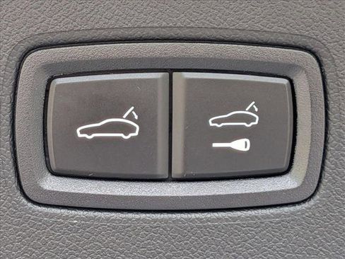 Used 2024 Porsche Cayenne AWD/4WD image 14