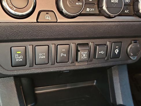 Used 2023 Toyota Tacoma TRD Off-Road w/ Technology Package AWD/4WD image 22