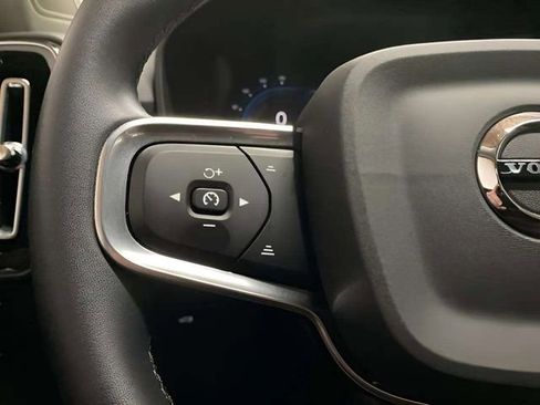 Used 2025 Volvo XC40 B5 Core image 72