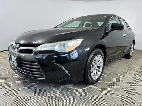 Used 2016 Toyota Camry LE FWD image 3