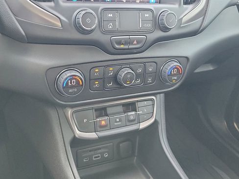 Used 2022 GMC Terrain AT4 w/ Infotainment Package II image 17