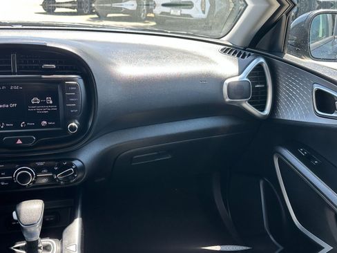 Used 2025 Kia Soul LX w/ LX Technology Package FWD image 33