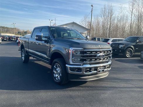 New 2026 Ford F250 Lariat w/ Chrome Package image 3