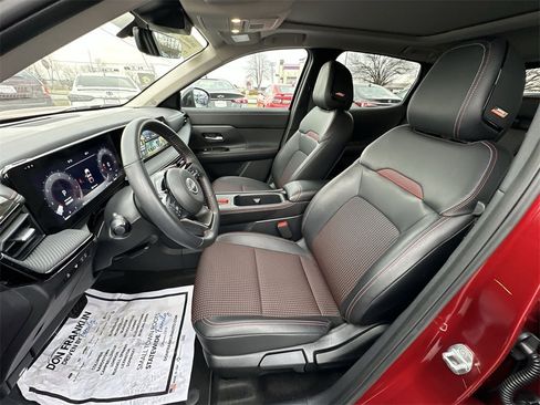 Used 2025 Nissan Kicks SR w/ SR Premium Package image 11