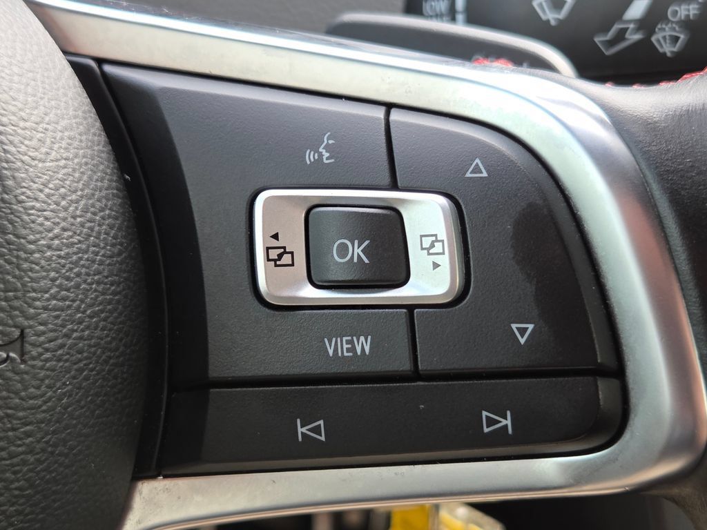 Used 2019 Volkswagen Golf 4-Door FWD image 10