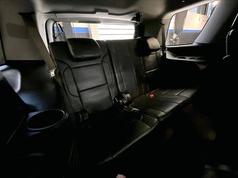 Used 2019 Chevrolet Tahoe LT w/ Luxury Package AWD/4WD image 17