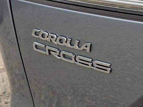 Used 2023 Toyota Corolla Cross LE AWD/4WD image 30