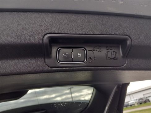 Used 2022 Ford Explorer XLT w/ Equipment Group 202A image 12