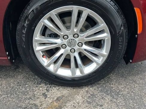 Used 2015 Chrysler 300 C RWD image 9
