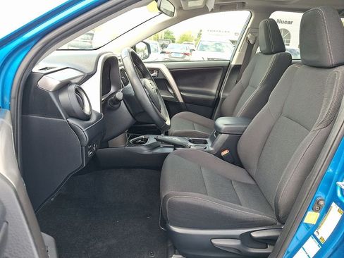 Used 2018 Toyota RAV4 XLE AWD/4WD image 14