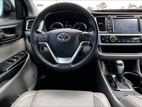 Used 2019 Toyota Highlander Limited Platinum image 5
