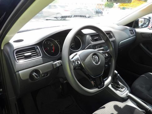 Used 2016 Volkswagen Jetta SE FWD image 6