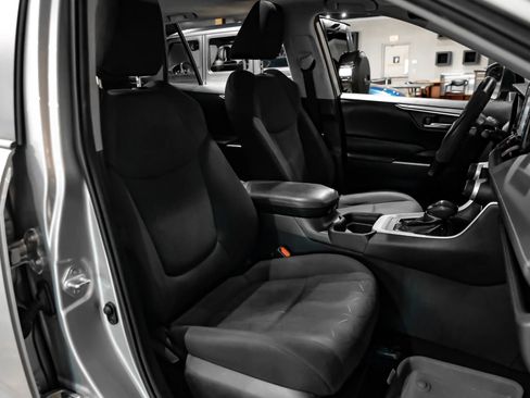 Used 2020 Toyota RAV4 XLE w/ Convenience Package FWD image 38