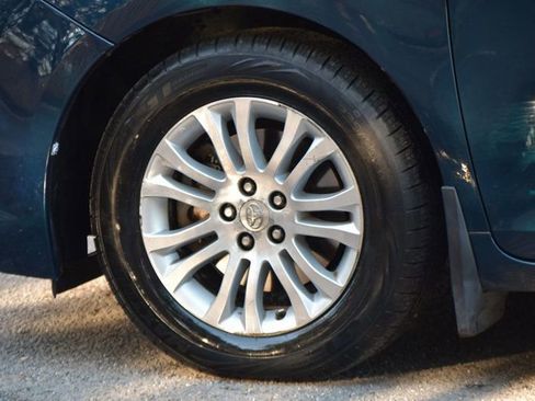 Used 2011 Toyota Sienna XLE w/ Premium Pkg image 12