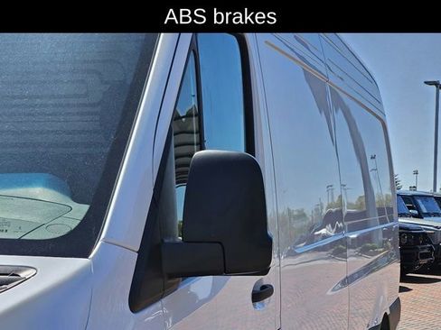 Used 2024 Mercedes-Benz Sprinter 2500 image 9