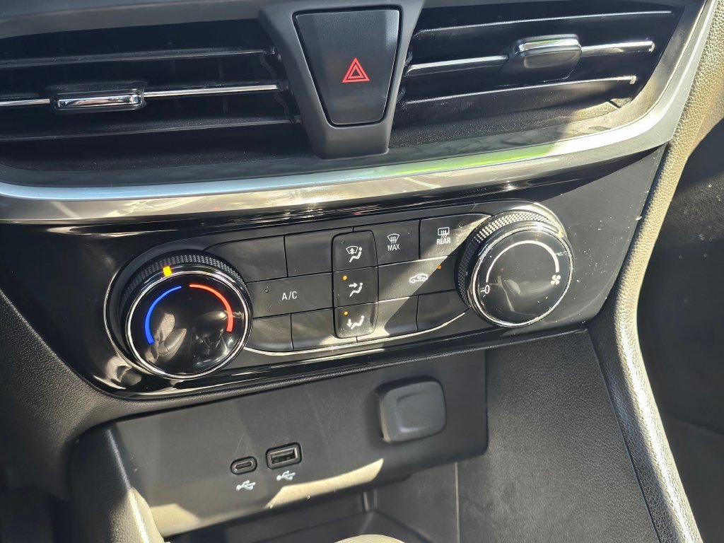 Used 2024 Buick Encore GX Sport Touring AWD/4WD image 24