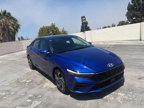 Used 2025 Hyundai Elantra Limited FWD image 35