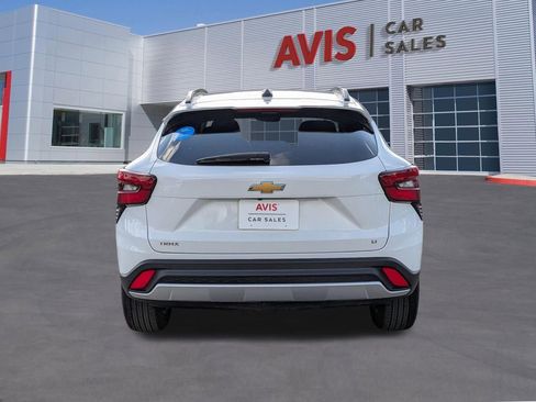 Used 2025 Chevrolet Trax LT w/ LT Convenience Package FWD image 7