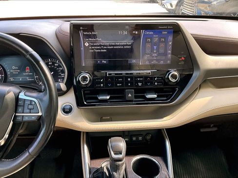 Used 2020 Toyota Highlander Limited image 6