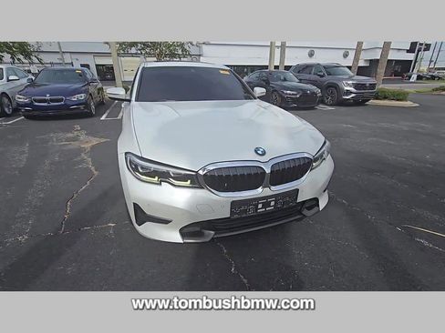 Used 2019 BMW 330i Sedan w/ Premium Package image 18