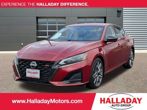 Used 2023 Nissan Altima 2.0 SR FWD image 1