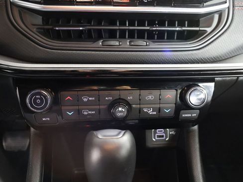 Used 2025 Jeep Compass Trailhawk AWD/4WD image 45