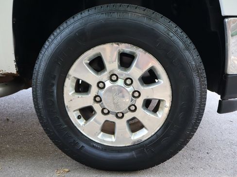 Used 2011 GMC Sierra 2500 SLE w/ Suspension Package, Off-Road AWD/4WD image 40