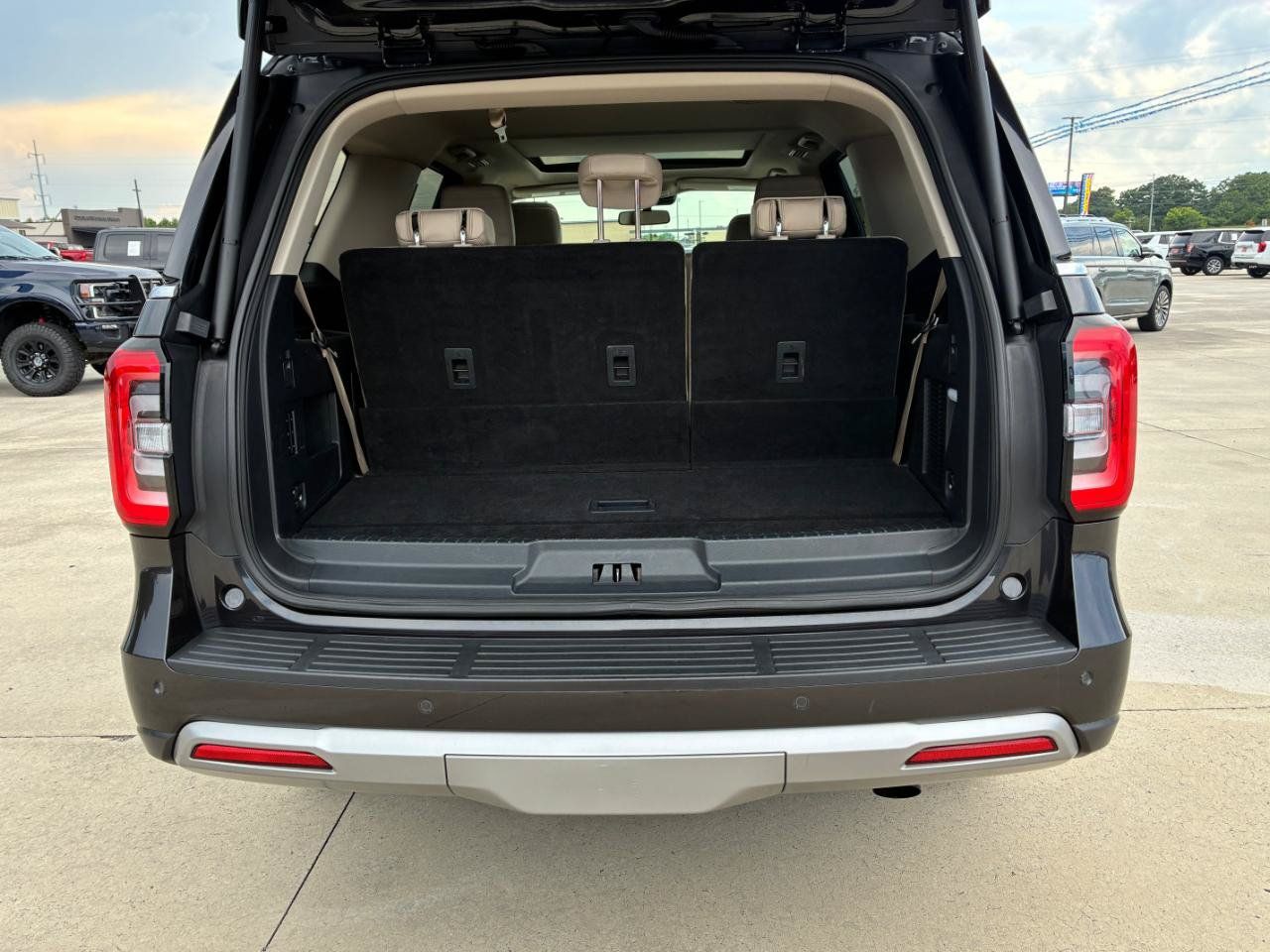 Used 2024 Ford Expedition Limited RWD image 38