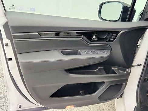 Used 2026 Honda Odyssey Elite image 11