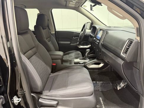 Used 2023 Nissan Frontier SV image 18