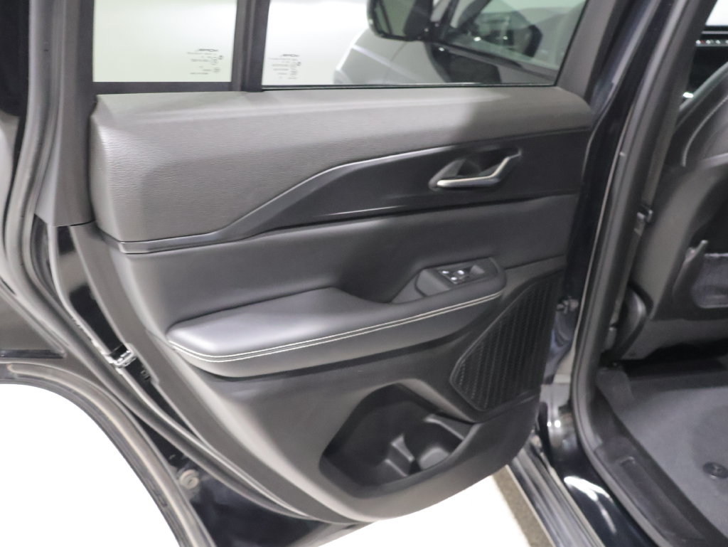Used 2023 Jeep Grand Cherokee Altitude AWD/4WD image 18