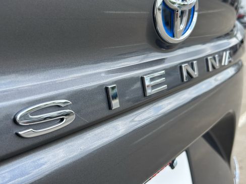 Certified 2025 Toyota Sienna Platinum AWD/4WD image 8