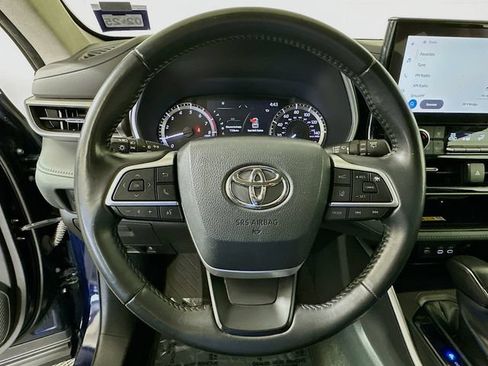 Used 2023 Toyota Highlander XLE FWD image 13