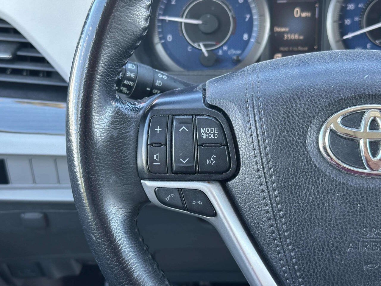 Used 2020 Toyota Sienna XLE FWD image 16