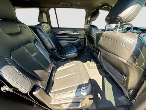 Used 2025 Jeep Grand Cherokee L Limited w/ Black Appearance Package image 30