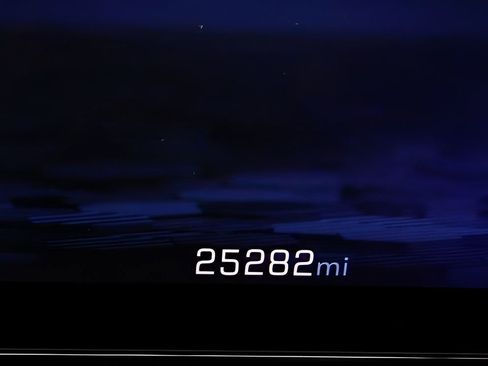 Used 2025 Chevrolet Suburban Z71 image 27