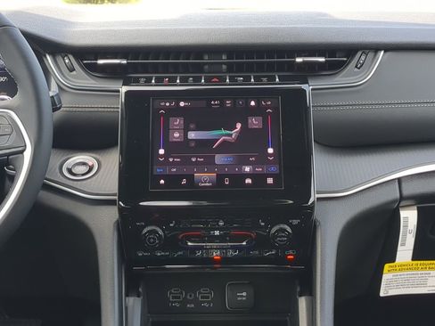 New 2025 Jeep Grand Cherokee Altitude image 16