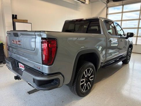 Used 2024 GMC Sierra 1500 AT4 w/ Technology Package AWD/4WD image 12