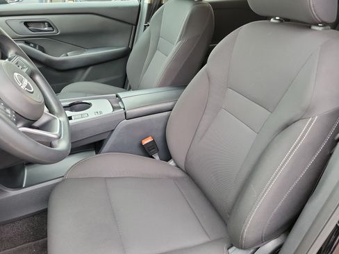 Used 2024 Nissan Rogue S FWD image 4