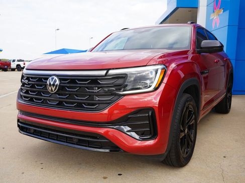 Used 2025 Volkswagen Atlas Cross Sport SEL R-Line image 4