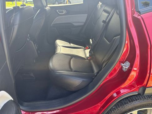 Used 2025 Jeep Compass Limited image 27