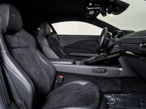 Used 2025 Aston Martin V8 Vantage Coupe RWD image 18