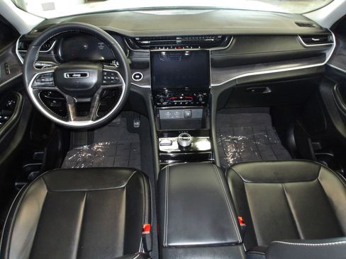 Used 2023 Jeep Grand Cherokee L Limited AWD/4WD image 12