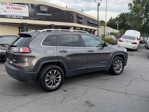 Used 2019 Jeep Cherokee Latitude Plus w/ Cold Weather Group AWD/4WD image 14