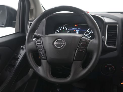 Used 2023 Nissan Frontier SV w/ SV Premium Package image 18