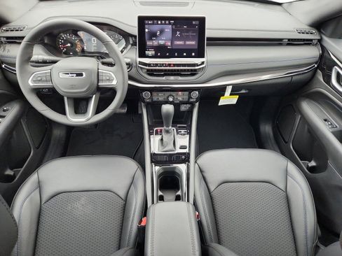 New 2026 Jeep Compass Latitude image 10