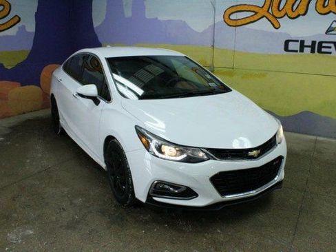 Used 2018 Chevrolet Cruze Premier image 2