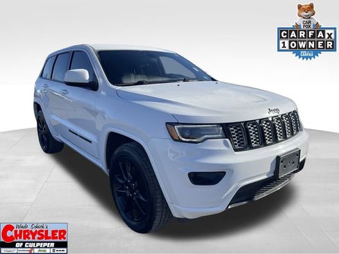 Used 2022 Jeep Grand Cherokee Laredo X image 1