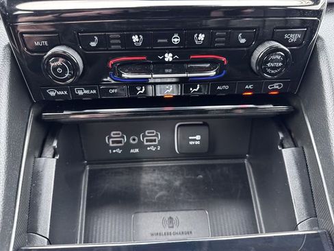 Used 2024 Jeep Grand Cherokee L Limited w/ Luxury Tech Group II AWD/4WD image 18